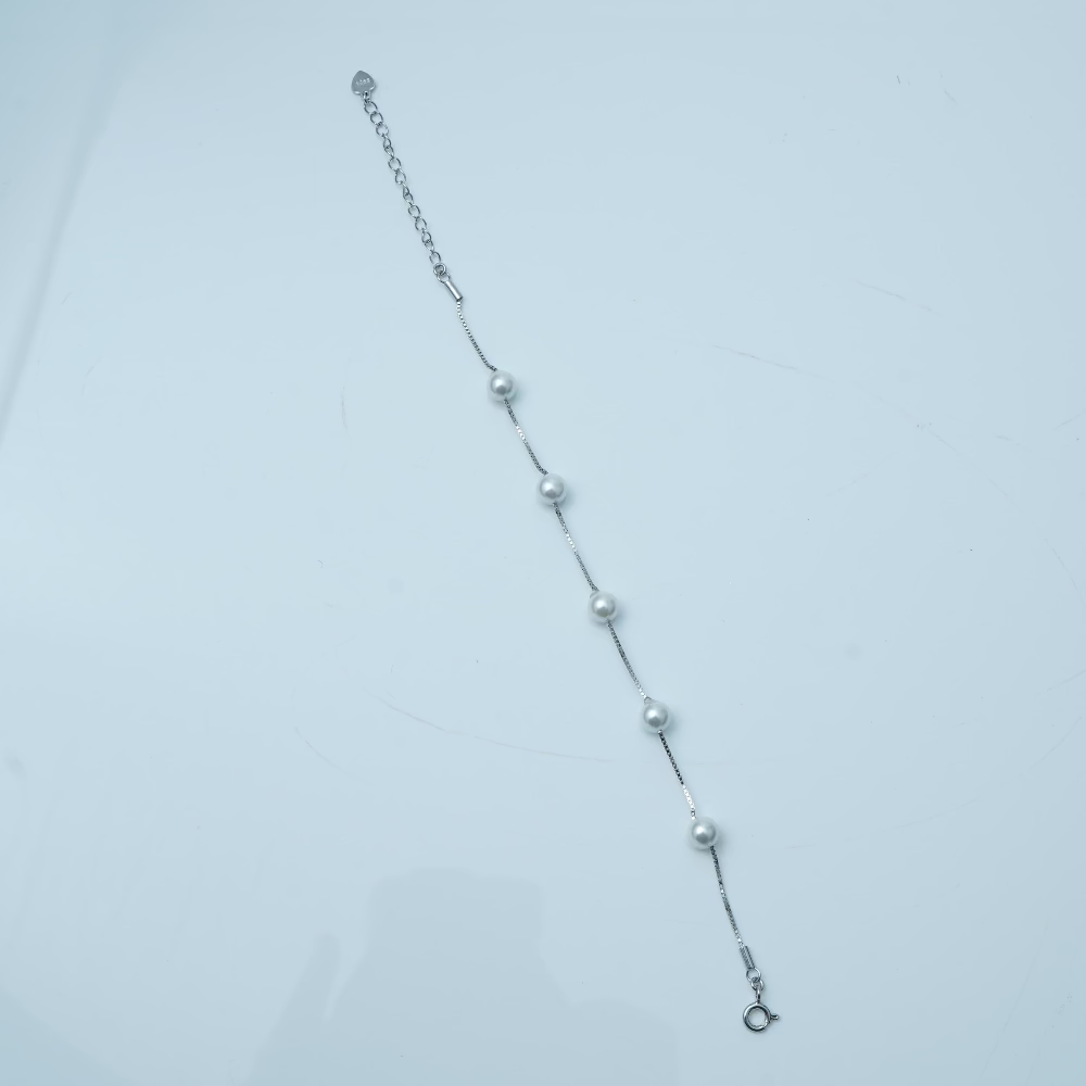 Effortless Pearl Bracelet