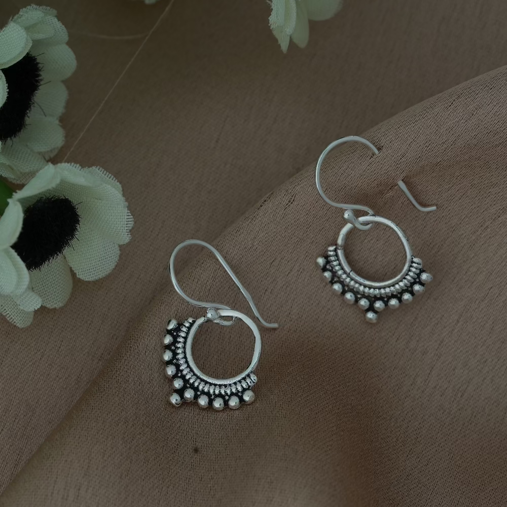 Effortless Chic Dangler