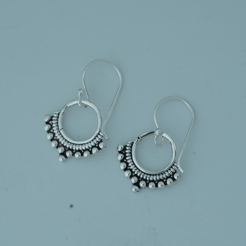 Effortless Chic: Silver 925 Minimalistic Dangler Earrings