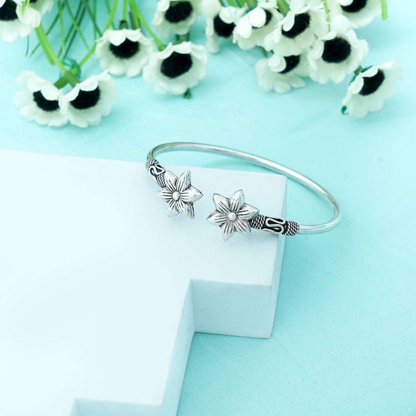 Floral Hollowpipe Bangle