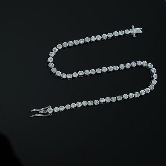 Timeless Sparkle: Rhodium-Plated Sterling Silver 925 Zirconia Bracelet