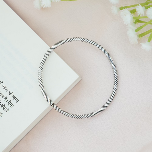 Classic Twist: Silver 925 Openable Bangle
