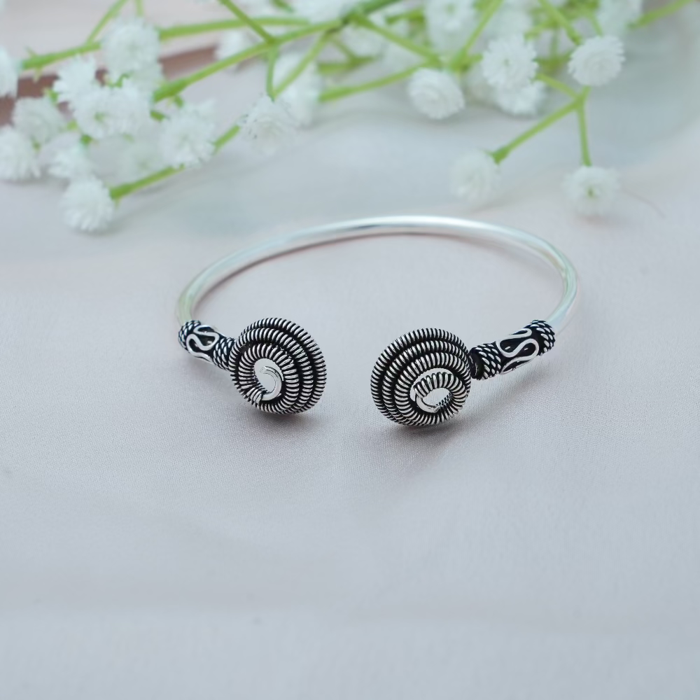 Premium 925 Silver heritage bangles - on Zling at Rs 4295! Premium 925 Silver heritage bangles - on Zling at Rs 4295!