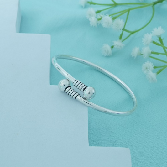Bold Simplicity: Sterling Silver 925 Classic Tribal Open Bangle